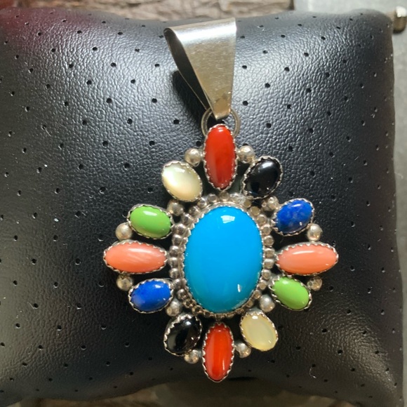 NAVAJO C.JONES STERLING SILVER PENDANT - Picture 3 of 10